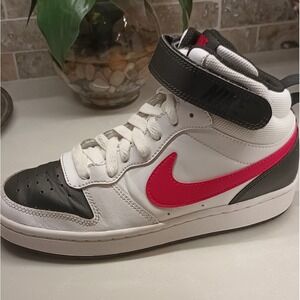Nike Big Kids' White Red Black Size 4 Mid 2 Court Borough Sneakers
